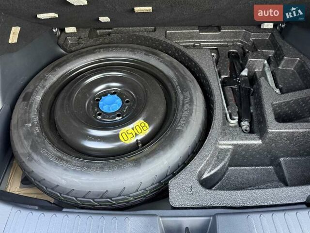 Фиолетовый Тойота C-HR, объемом двигателя 1.8 л и пробегом 2 тыс. км за 35300 $, фото 65 на Automoto.ua