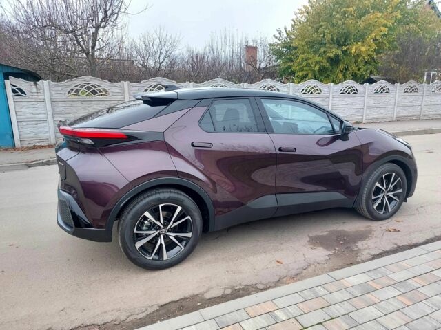 Фиолетовый Тойота C-HR, объемом двигателя 1.8 л и пробегом 2 тыс. км за 32800 $, фото 3 на Automoto.ua