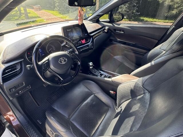 Коричневий Тойота C-HR, об'ємом двигуна 0 л та пробігом 128 тис. км за 23900 $, фото 5 на Automoto.ua
