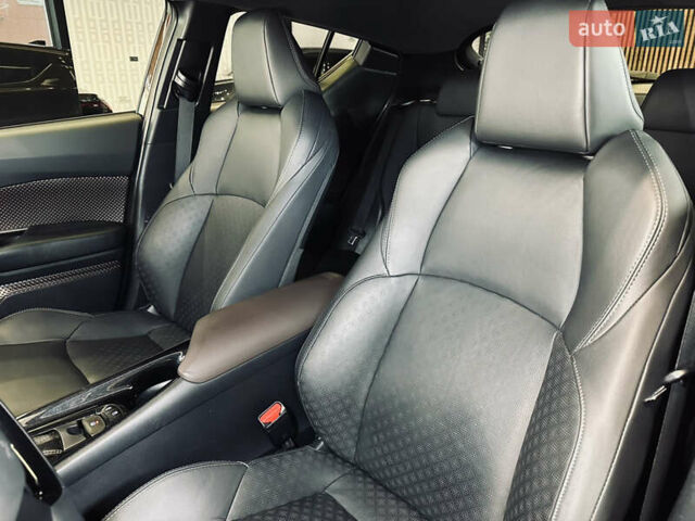 Коричневый Тойота C-HR, объемом двигателя 1.2 л и пробегом 56 тыс. км за 18900 $, фото 24 на Automoto.ua