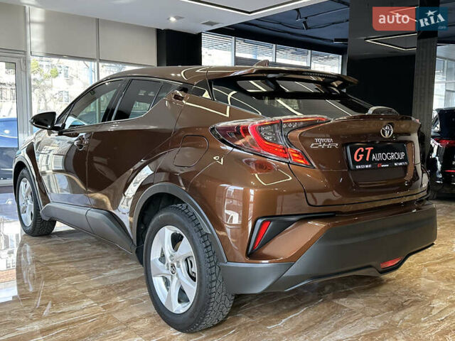 Коричневый Тойота C-HR, объемом двигателя 1.2 л и пробегом 56 тыс. км за 18900 $, фото 11 на Automoto.ua