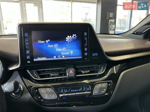 Коричневый Тойота C-HR, объемом двигателя 1.2 л и пробегом 56 тыс. км за 18900 $, фото 29 на Automoto.ua