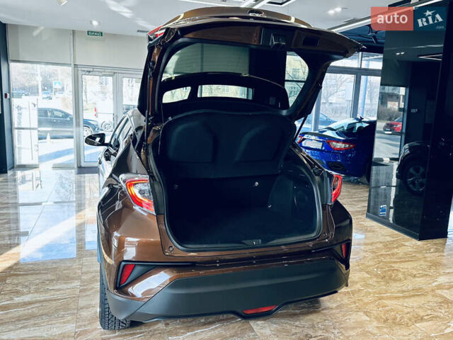 Коричневый Тойота C-HR, объемом двигателя 1.2 л и пробегом 56 тыс. км за 18900 $, фото 38 на Automoto.ua