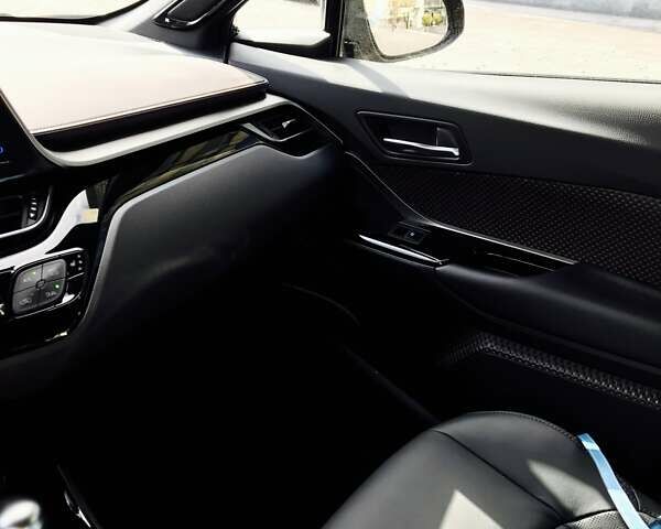 Коричневый Тойота C-HR, объемом двигателя 1.2 л и пробегом 57 тыс. км за 23500 $, фото 4 на Automoto.ua
