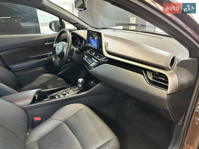 Коричневый Тойота C-HR, объемом двигателя 1.2 л и пробегом 56 тыс. км за 18900 $, фото 46 на Automoto.ua