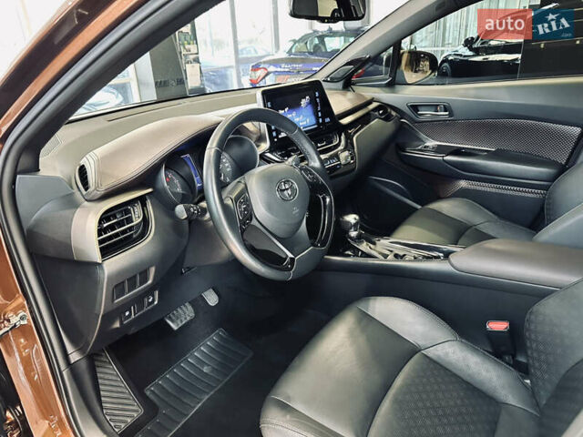 Коричневый Тойота C-HR, объемом двигателя 1.2 л и пробегом 56 тыс. км за 18900 $, фото 23 на Automoto.ua