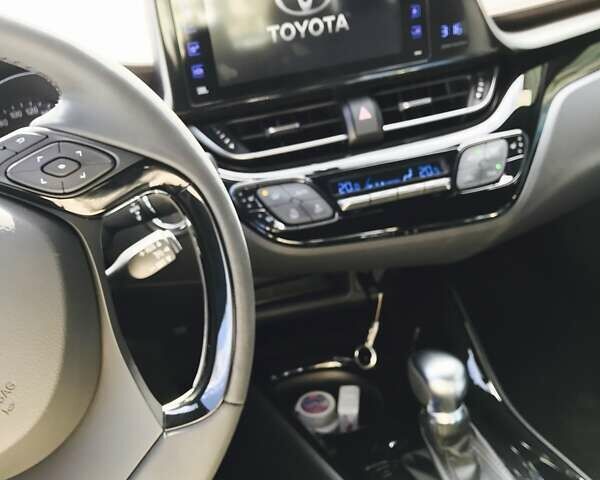 Коричневый Тойота C-HR, объемом двигателя 1.2 л и пробегом 57 тыс. км за 23500 $, фото 2 на Automoto.ua