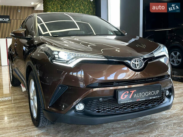 Коричневый Тойота C-HR, объемом двигателя 1.2 л и пробегом 56 тыс. км за 18900 $, фото 3 на Automoto.ua