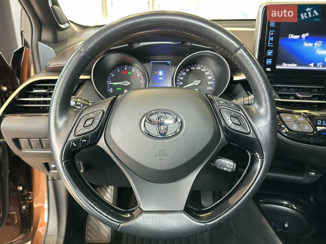 Коричневый Тойота C-HR, объемом двигателя 1.2 л и пробегом 56 тыс. км за 18900 $, фото 27 на Automoto.ua