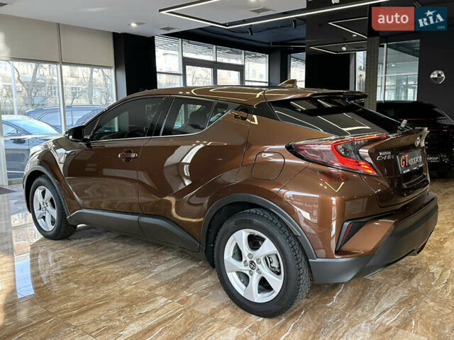Коричневый Тойота C-HR, объемом двигателя 1.2 л и пробегом 56 тыс. км за 18900 $, фото 13 на Automoto.ua