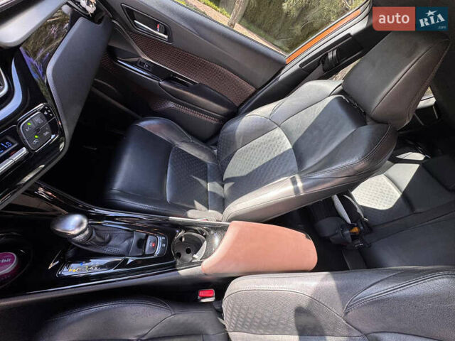 Коричневий Тойота C-HR, об'ємом двигуна 1.99 л та пробігом 128 тис. км за 23900 $, фото 16 на Automoto.ua