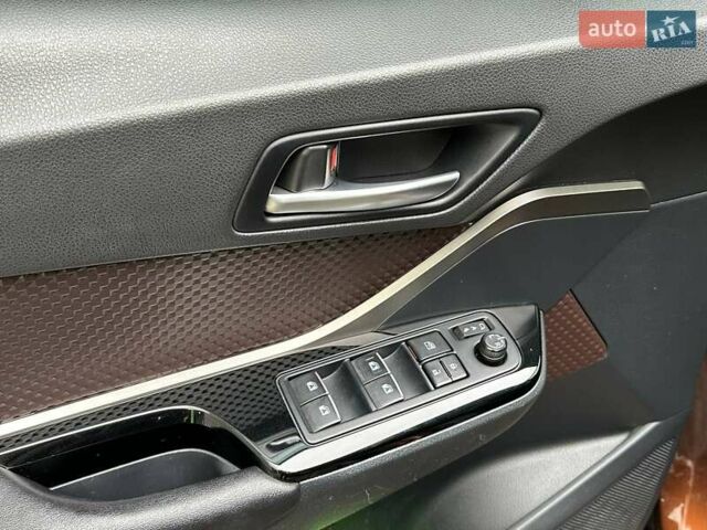 Коричневий Тойота C-HR, об'ємом двигуна 1.99 л та пробігом 130 тис. км за 22990 $, фото 7 на Automoto.ua