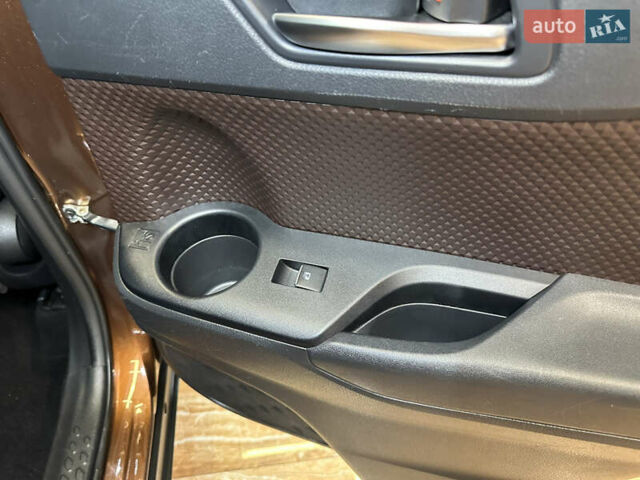 Коричневый Тойота C-HR, объемом двигателя 1.2 л и пробегом 56 тыс. км за 18900 $, фото 41 на Automoto.ua