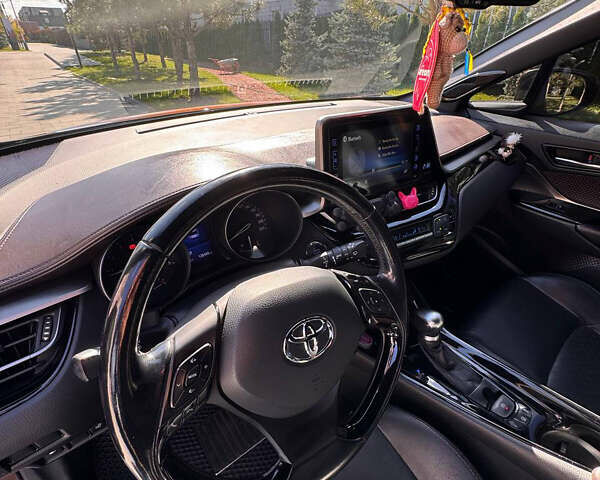 Коричневий Тойота C-HR, об'ємом двигуна 1.99 л та пробігом 128 тис. км за 23900 $, фото 10 на Automoto.ua