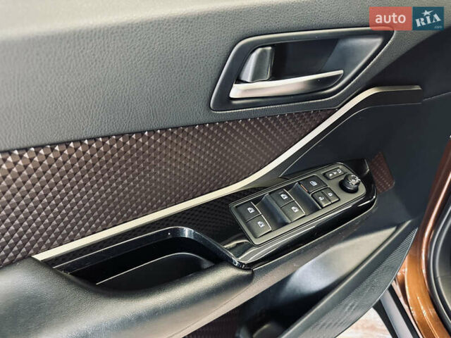 Коричневый Тойота C-HR, объемом двигателя 1.2 л и пробегом 56 тыс. км за 18900 $, фото 22 на Automoto.ua