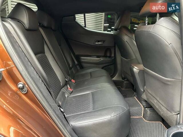 Коричневий Тойота C-HR, об'ємом двигуна 1.99 л та пробігом 130 тис. км за 22990 $, фото 10 на Automoto.ua