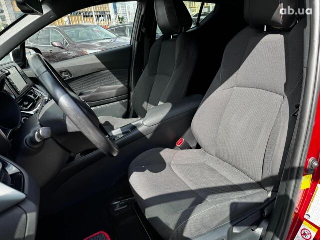 Красный Тойота C-HR, объемом двигателя 2 л и пробегом 76 тыс. км за 17690 $, фото 10 на Automoto.ua