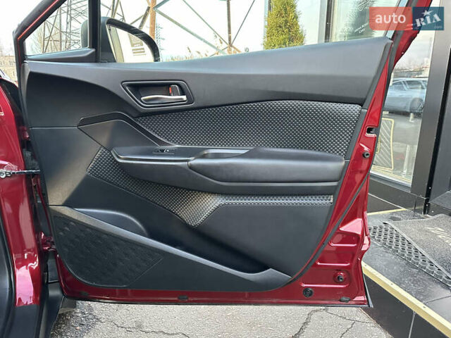 Красный Тойота C-HR, объемом двигателя 1.2 л и пробегом 138 тыс. км за 17500 $, фото 24 на Automoto.ua