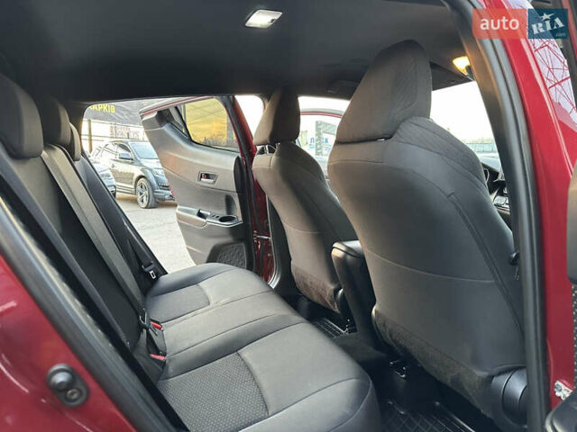 Красный Тойота C-HR, объемом двигателя 1.2 л и пробегом 138 тыс. км за 17500 $, фото 17 на Automoto.ua