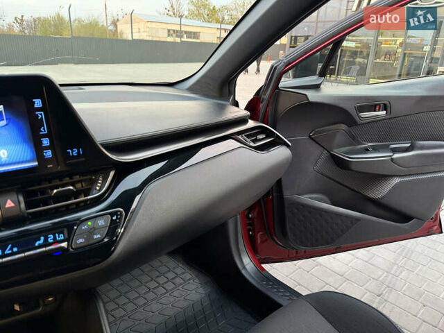 Червоний Тойота C-HR, об'ємом двигуна 1.2 л та пробігом 131 тис. км за 18200 $, фото 13 на Automoto.ua