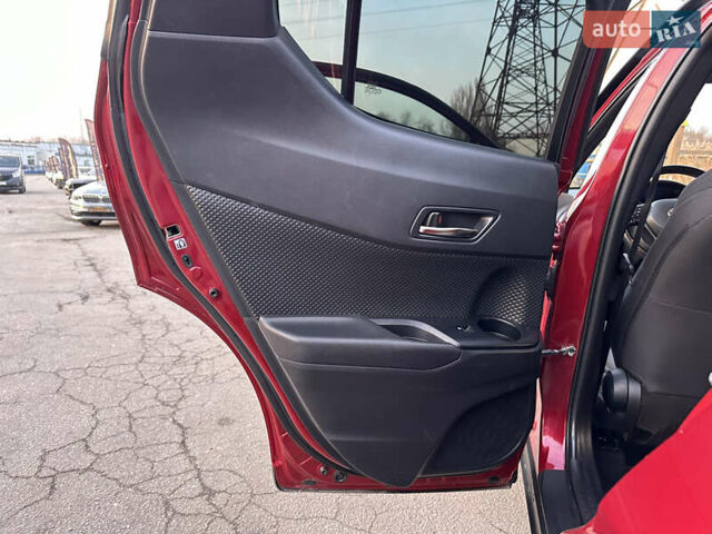 Красный Тойота C-HR, объемом двигателя 1.2 л и пробегом 138 тыс. км за 17500 $, фото 16 на Automoto.ua