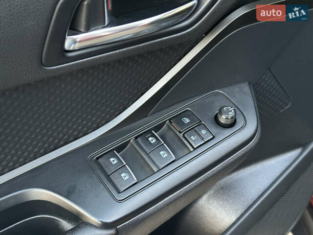 Красный Тойота C-HR, объемом двигателя 1.2 л и пробегом 138 тыс. км за 17500 $, фото 25 на Automoto.ua