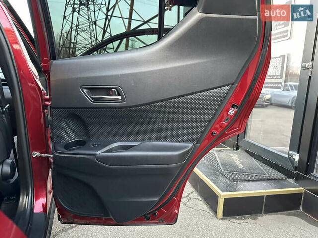 Красный Тойота C-HR, объемом двигателя 1.2 л и пробегом 138 тыс. км за 17500 $, фото 21 на Automoto.ua