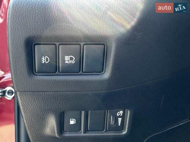 Красный Тойота C-HR, объемом двигателя 2 л и пробегом 76 тыс. км за 16640 $, фото 18 на Automoto.ua