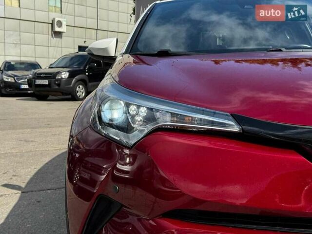 Красный Тойота C-HR, объемом двигателя 2 л и пробегом 76 тыс. км за 16640 $, фото 6 на Automoto.ua
