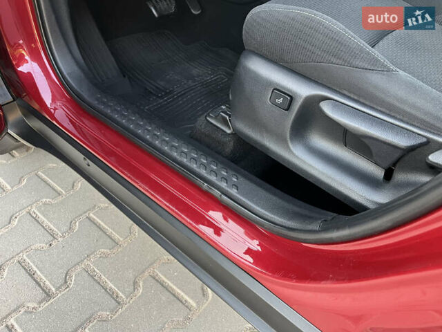Красный Тойота C-HR, объемом двигателя 1.99 л и пробегом 92 тыс. км за 19950 $, фото 22 на Automoto.ua