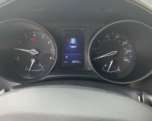 Красный Тойота C-HR, объемом двигателя 2 л и пробегом 69 тыс. км за 15500 $, фото 5 на Automoto.ua