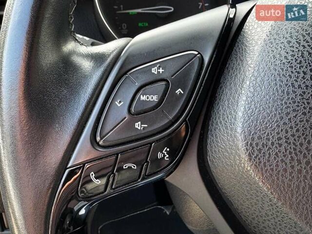 Красный Тойота C-HR, объемом двигателя 2 л и пробегом 76 тыс. км за 16640 $, фото 19 на Automoto.ua