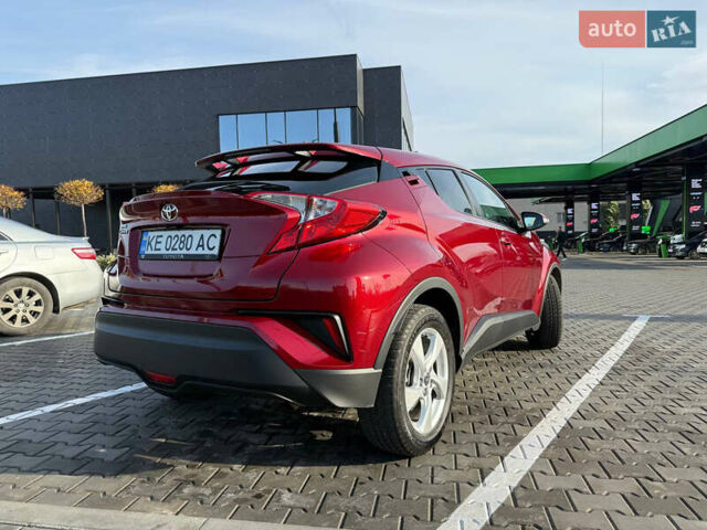 Красный Тойота C-HR, объемом двигателя 1.2 л и пробегом 88 тыс. км за 20200 $, фото 3 на Automoto.ua