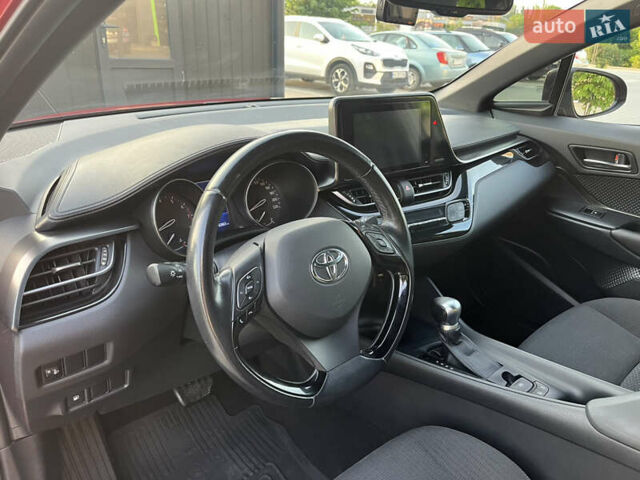 Красный Тойота C-HR, объемом двигателя 1.99 л и пробегом 92 тыс. км за 19950 $, фото 15 на Automoto.ua