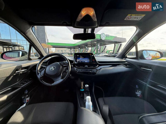 Красный Тойота C-HR, объемом двигателя 1.2 л и пробегом 88 тыс. км за 20200 $, фото 12 на Automoto.ua