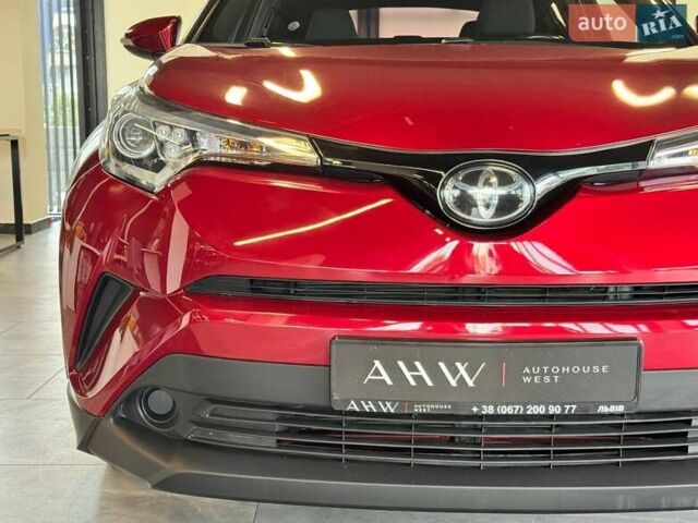 Красный Тойота C-HR, объемом двигателя 1.99 л и пробегом 59 тыс. км за 17900 $, фото 2 на Automoto.ua