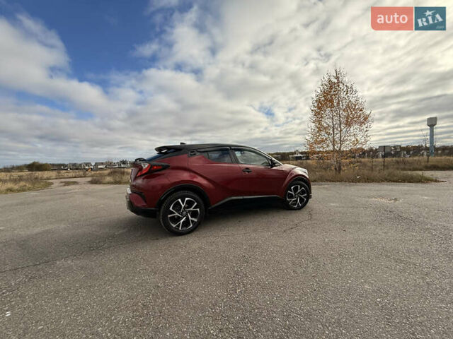 Красный Тойота C-HR, объемом двигателя 1.99 л и пробегом 110 тыс. км за 19200 $, фото 2 на Automoto.ua