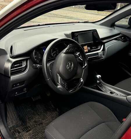 Красный Тойота C-HR, объемом двигателя 2 л и пробегом 60 тыс. км за 18500 $, фото 10 на Automoto.ua