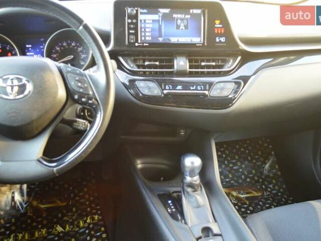 Красный Тойота C-HR, объемом двигателя 1.99 л и пробегом 99 тыс. км за 15500 $, фото 29 на Automoto.ua