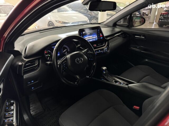 Красный Тойота C-HR, объемом двигателя 0 л и пробегом 133 тыс. км за 19500 $, фото 3 на Automoto.ua