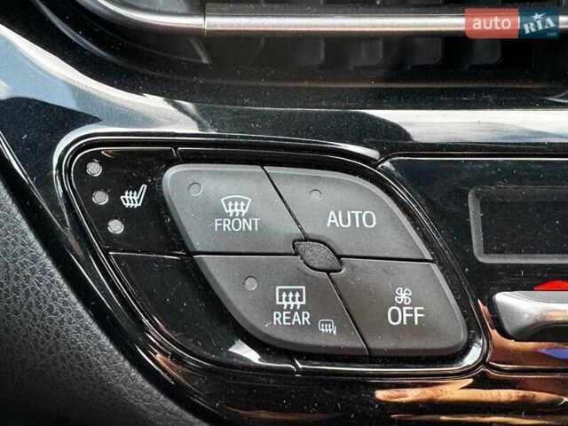 Красный Тойота C-HR, объемом двигателя 2 л и пробегом 76 тыс. км за 16640 $, фото 27 на Automoto.ua