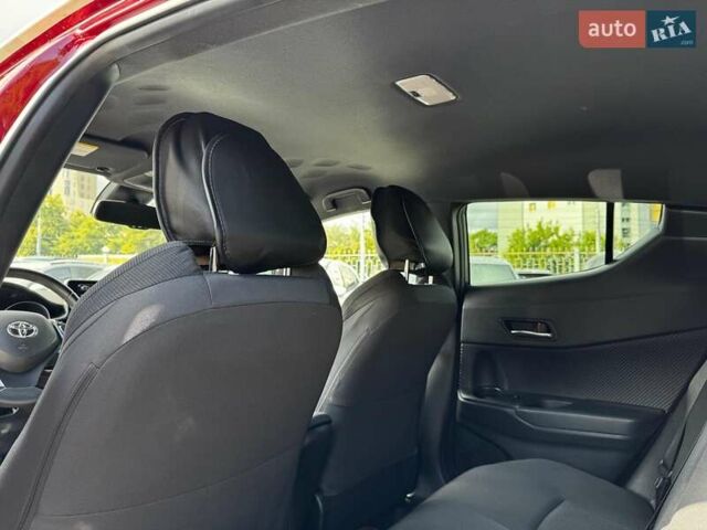 Красный Тойота C-HR, объемом двигателя 2 л и пробегом 76 тыс. км за 16640 $, фото 25 на Automoto.ua