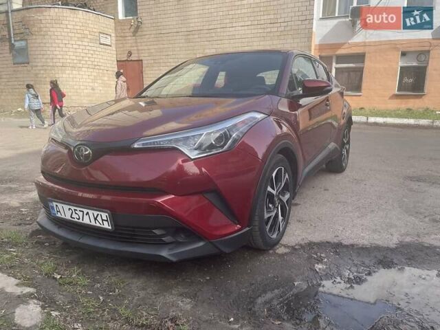 Красный Тойота C-HR, объемом двигателя 2 л и пробегом 69 тыс. км за 15500 $, фото 2 на Automoto.ua