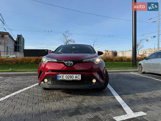 Красный Тойота C-HR, объемом двигателя 1.2 л и пробегом 88 тыс. км за 20200 $, фото 7 на Automoto.ua