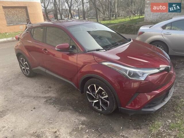 Красный Тойота C-HR, объемом двигателя 2 л и пробегом 69 тыс. км за 15500 $, фото 1 на Automoto.ua