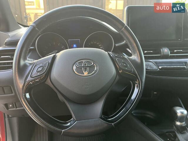 Красный Тойота C-HR, объемом двигателя 1.99 л и пробегом 92 тыс. км за 19950 $, фото 21 на Automoto.ua