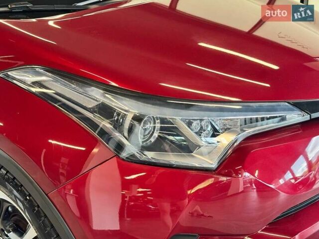 Красный Тойота C-HR, объемом двигателя 1.99 л и пробегом 59 тыс. км за 17900 $, фото 4 на Automoto.ua