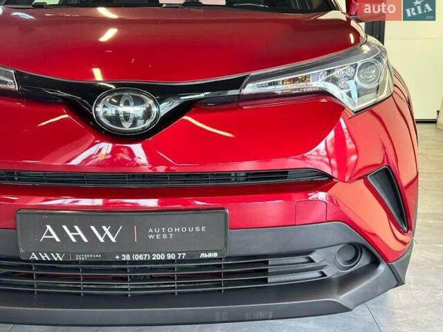Красный Тойота C-HR, объемом двигателя 1.99 л и пробегом 59 тыс. км за 17900 $, фото 3 на Automoto.ua
