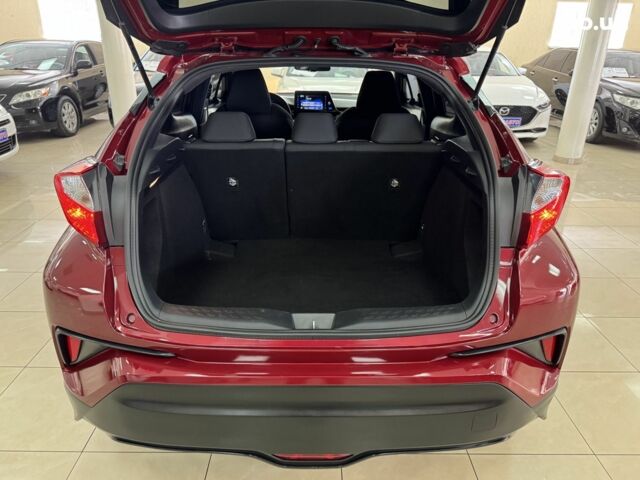 Красный Тойота C-HR, объемом двигателя 0 л и пробегом 133 тыс. км за 19500 $, фото 5 на Automoto.ua