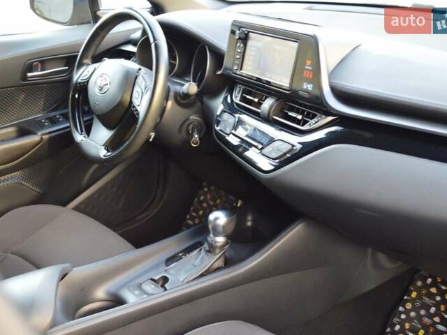 Красный Тойота C-HR, объемом двигателя 1.99 л и пробегом 99 тыс. км за 15500 $, фото 30 на Automoto.ua